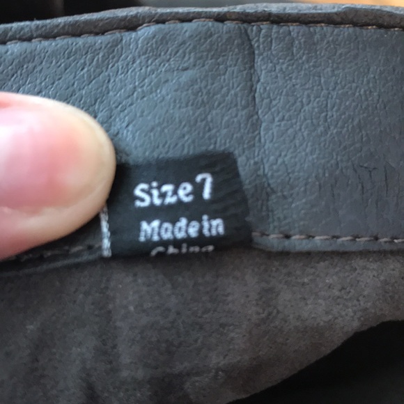 Beautiful gray suede knee high boots - Picture 9 of 10